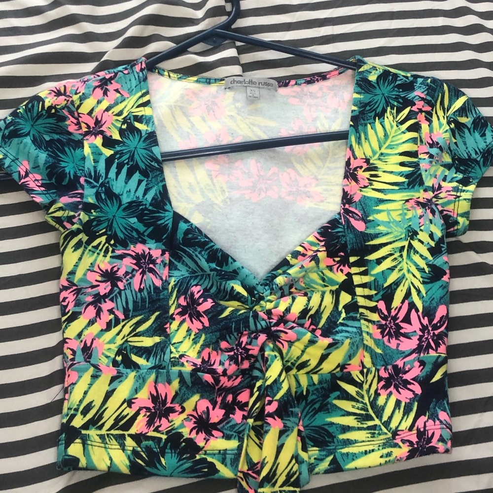 Crop top floral.